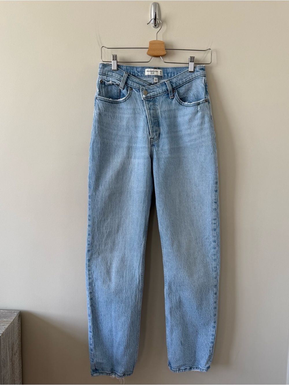 Abercrombie & Fitch “The Dad High Rise Crossover” Straight leg Jeans (Size:26)